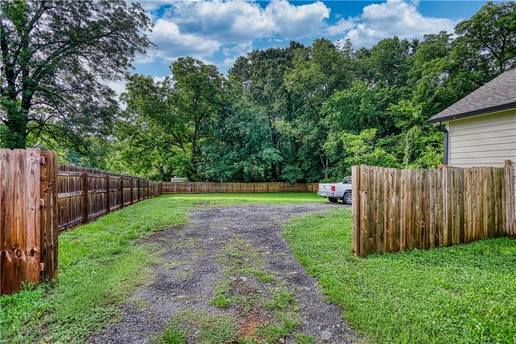 3 bedroom, 2 bathroom, 1,298 sq ft single family residence for sale at 840 Pearl Street, Madison, GA 30650 — photo 6