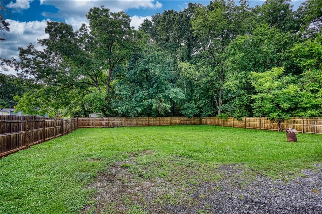 3 bedroom, 2 bathroom, 1,298 sq ft single family residence for sale at 840 Pearl Street, Madison, GA 30650 — photo 7