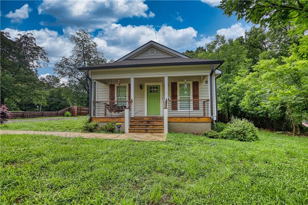 3 bedroom, 2 bathroom, 1,298 sq ft single family residence for sale at 840 Pearl Street, Madison, GA 30650