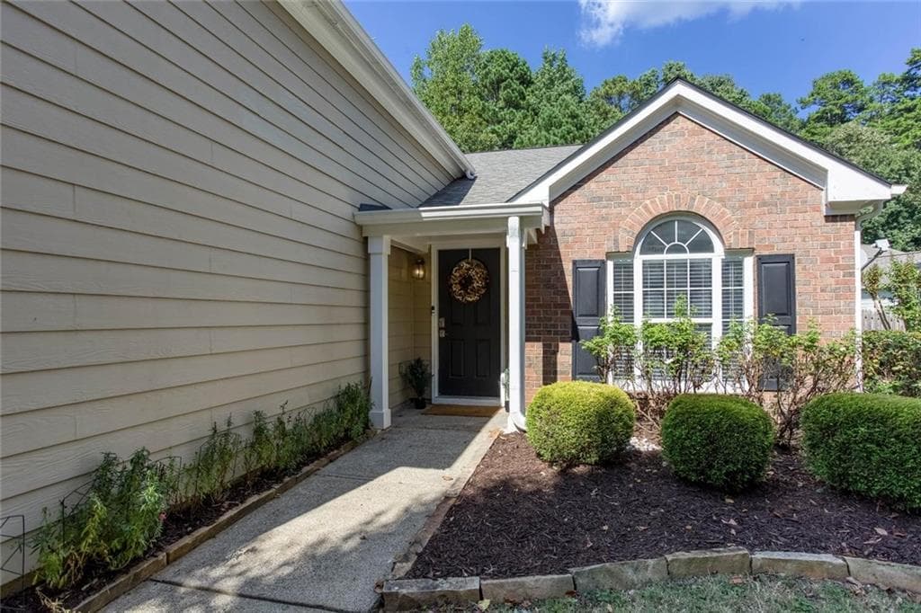 4 bedroom, 2 bathroom, 1,966 sq ft single family residence under contract at 312 Ethridge Drive, Kennesaw, GA 30144 — photo 4