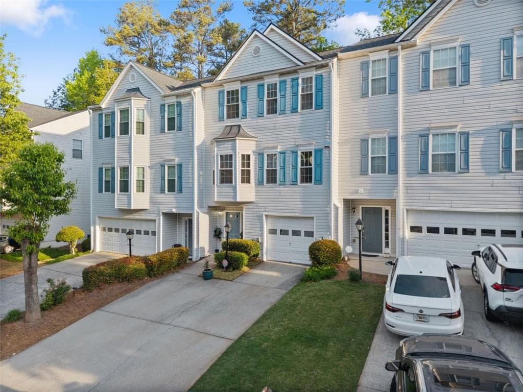 3 bedroom, 4 bathroom, 1,912 sq ft townhouse for sale at 200 Abbotts Mill Drive, Johns Creek, GA 30097 — photo 2