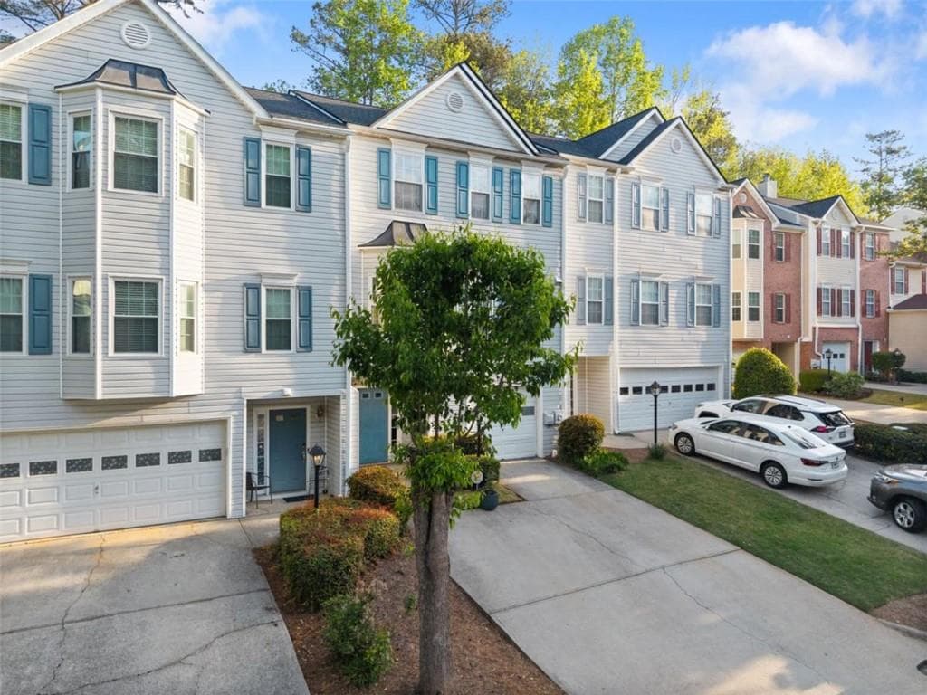 3 bedroom, 4 bathroom, 1,912 sq ft townhouse for sale at 200 Abbotts Mill Drive, Johns Creek, GA 30097 — photo 3