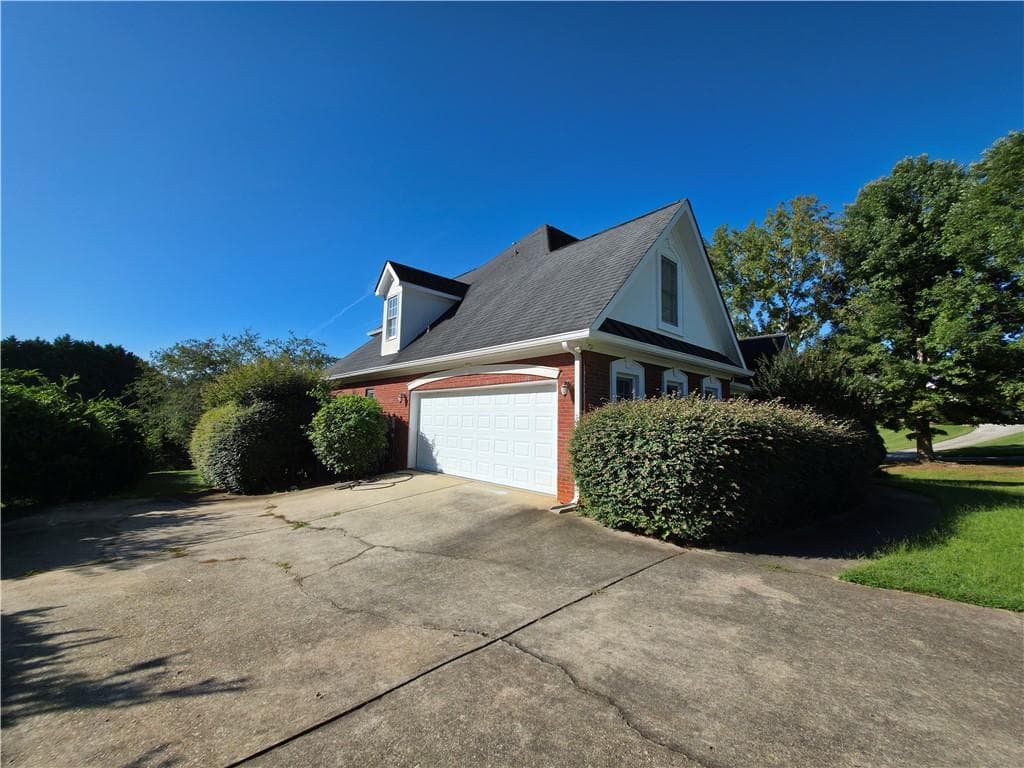 5 bedroom, 4 bathroom, 3,248 sq ft single family residence for sale at 500 Thoreau Lane, Jonesboro, GA 30236 — photo 2