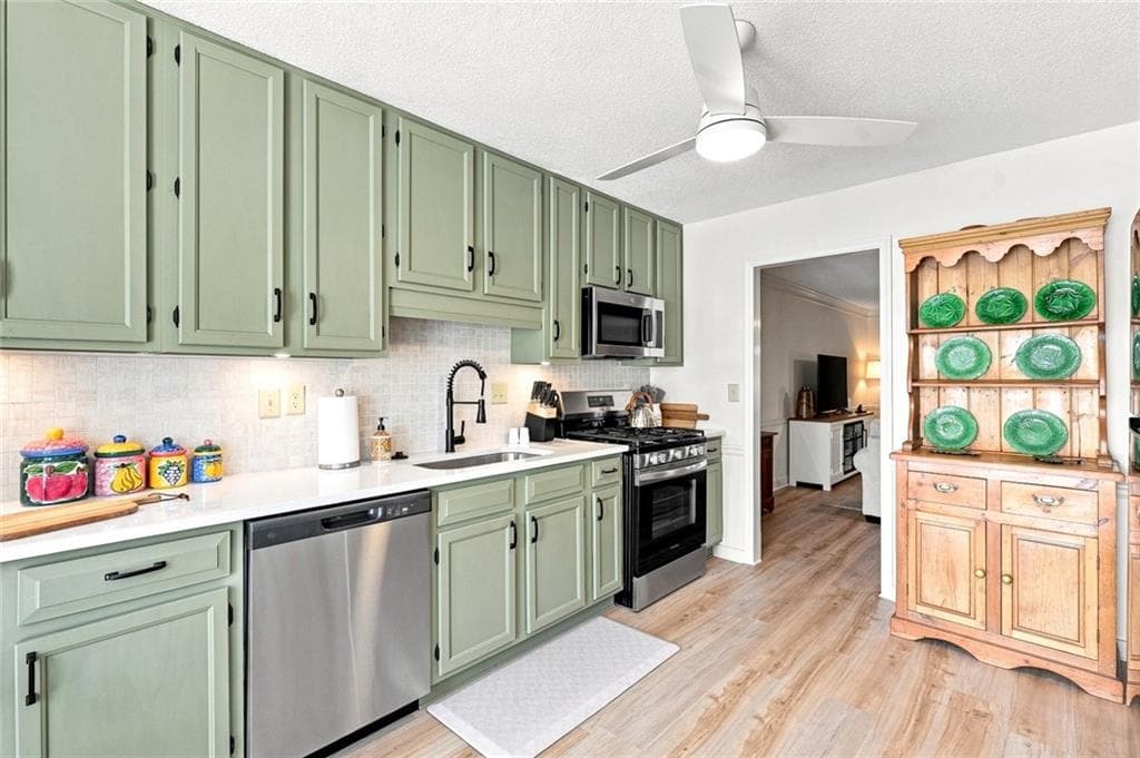 2 bedroom, 3 bathroom, 1,332 sq ft townhouse for sale at 1208 Magnolia Way, Smyrna, GA 30082 — photo 1 of 40