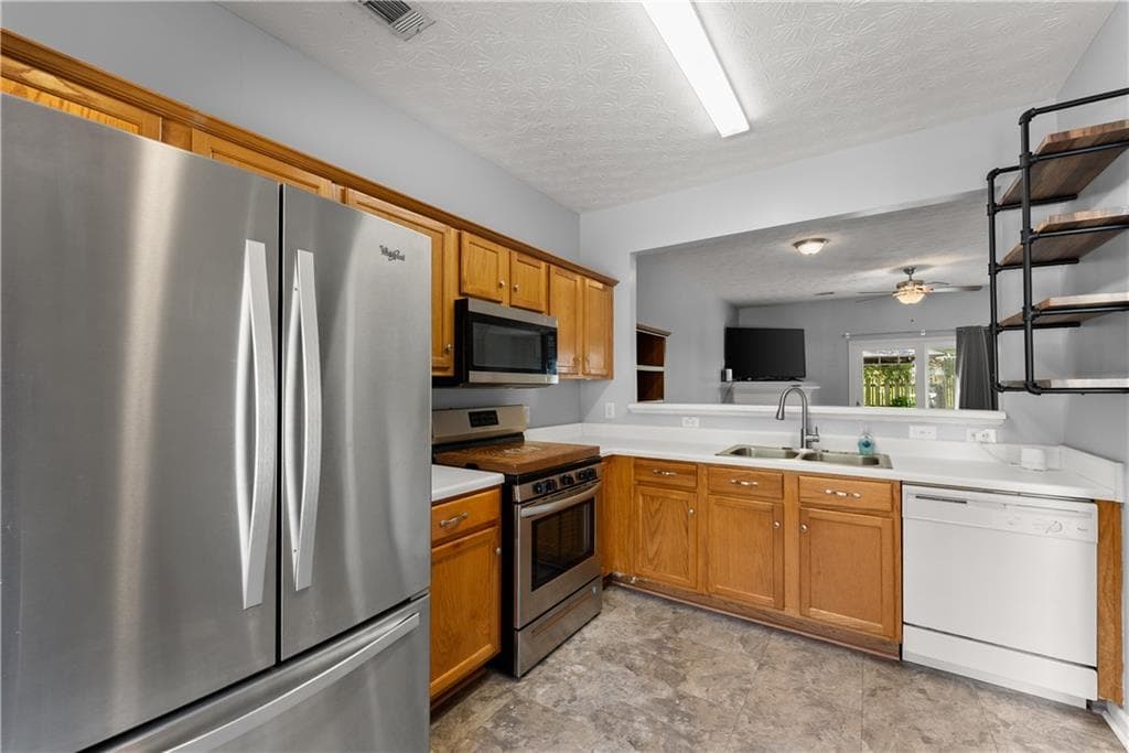 2 bedroom, 3 bathroom, 1,300 sq ft townhouse for sale at 268 Pearl Chambers Drive, Dawsonville, GA 30534 — photo 3