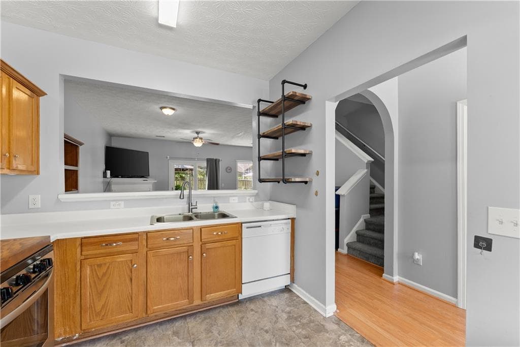 2 bedroom, 3 bathroom, 1,300 sq ft townhouse for sale at 268 Pearl Chambers Drive, Dawsonville, GA 30534 — photo 4
