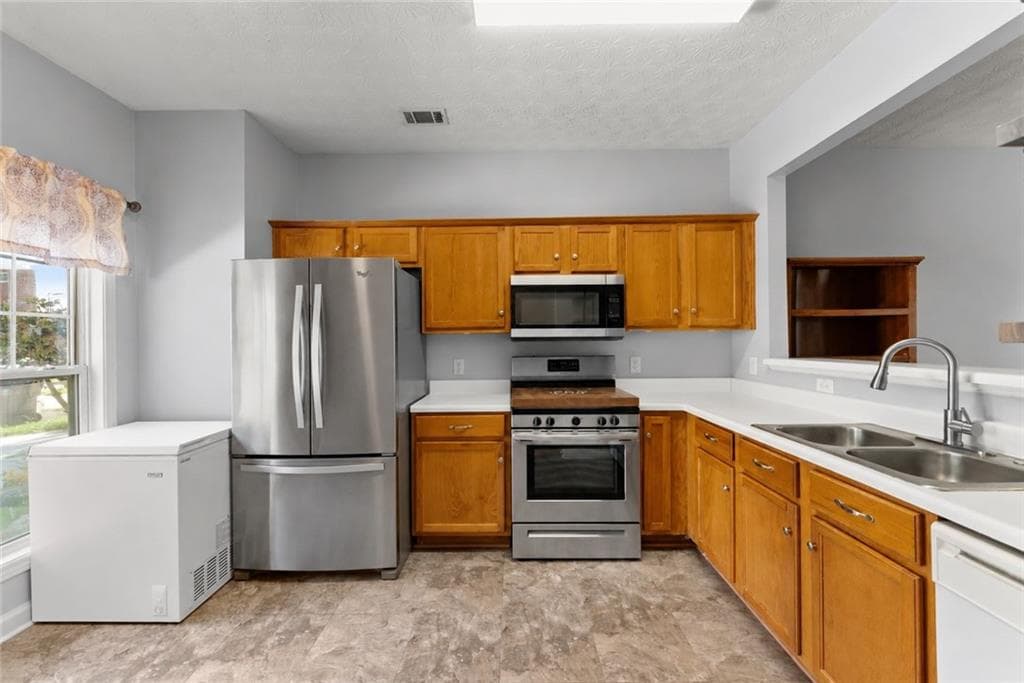 2 bedroom, 3 bathroom, 1,300 sq ft townhouse for sale at 268 Pearl Chambers Drive, Dawsonville, GA 30534 — photo 5