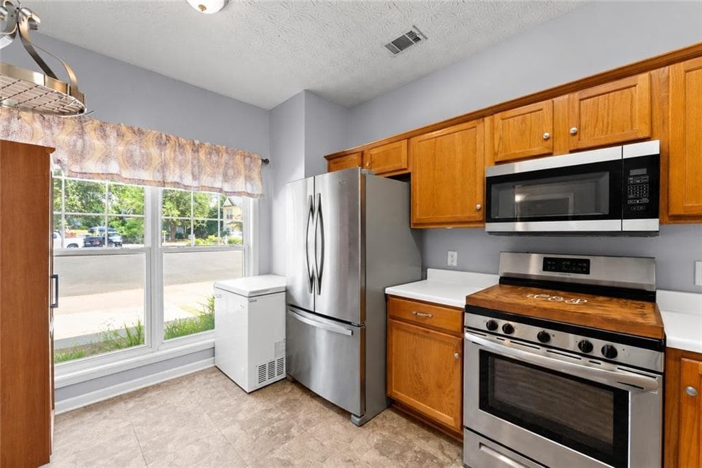 2 bedroom, 3 bathroom, 1,300 sq ft townhouse for sale at 268 Pearl Chambers Drive, Dawsonville, GA 30534 — photo 6