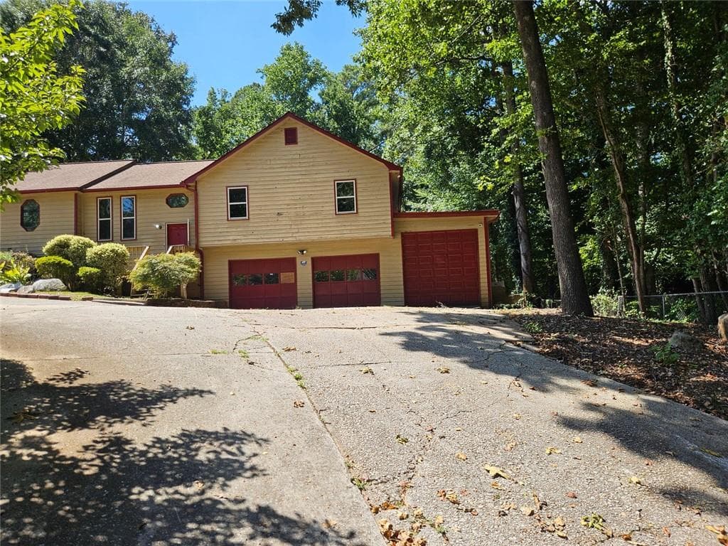 4 bedroom, 2 bathroom, 2,378 sq ft single family residence under contract at 3150 Oak Leaf Court, Marietta, GA 30064