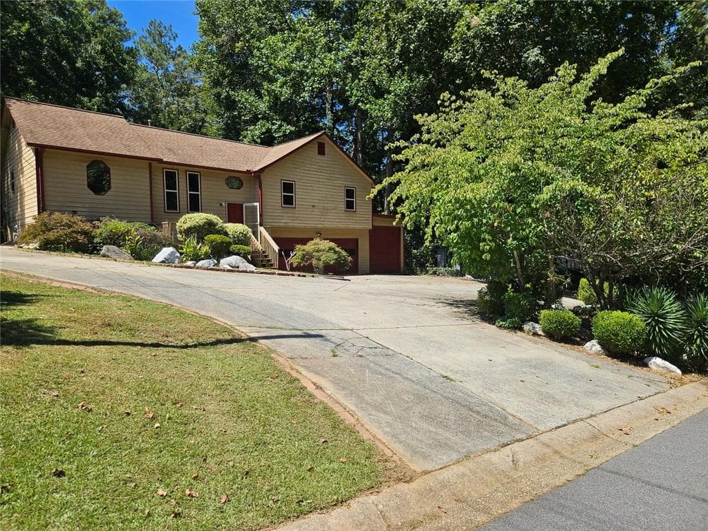4 bedroom, 2 bathroom, 2,378 sq ft single family residence under contract at 3150 Oak Leaf Court, Marietta, GA 30064 — photo 3