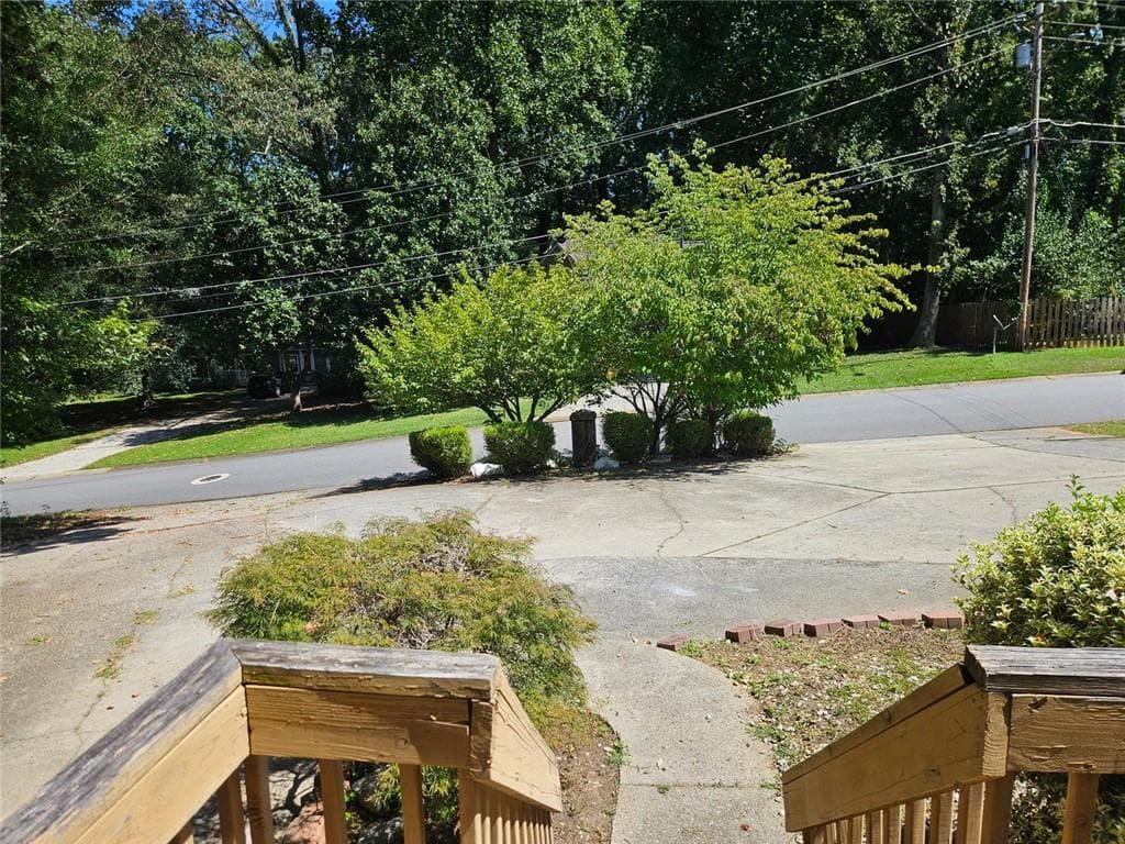 4 bedroom, 2 bathroom, 2,378 sq ft single family residence under contract at 3150 Oak Leaf Court, Marietta, GA 30064 — photo 5