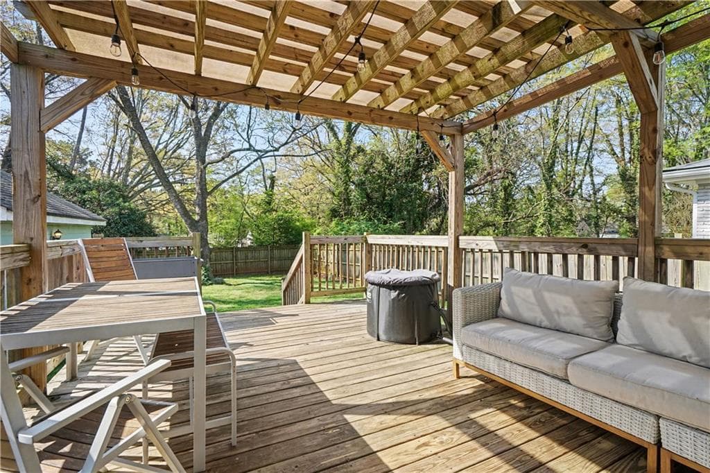 4 bedroom, 4 bathroom, 2,027 sq ft single family residence for sale at 2435 Crestview Avenue, Decatur, GA 30032 — photo 5