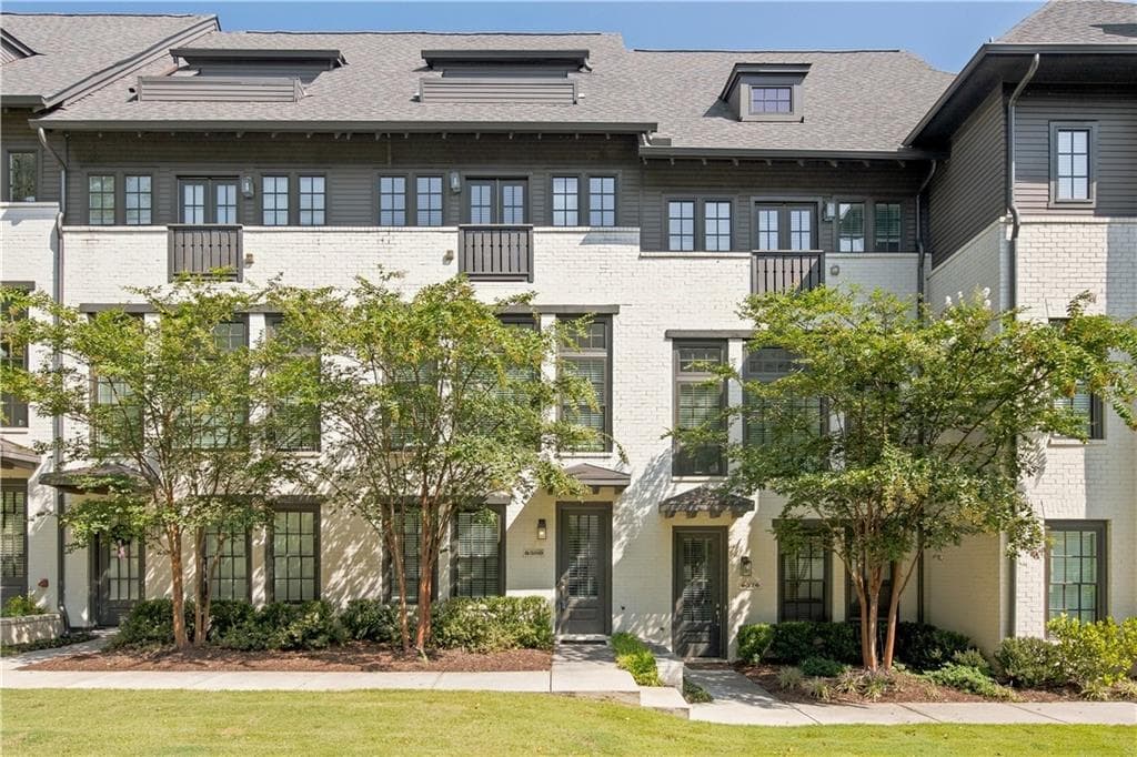 3 bedroom, 5 bathroom, 2,715 sq ft townhouse for sale at 6580 Aria Village Drive, Sandy Springs, GA 30328 — photo 2