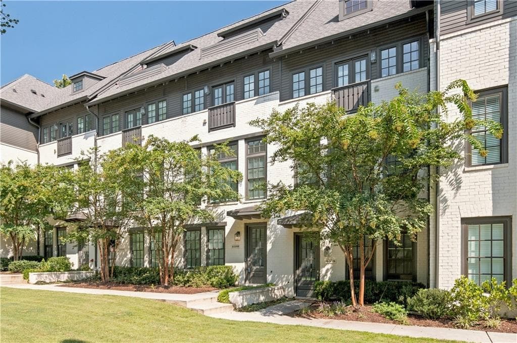 3 bedroom, 5 bathroom, 2,715 sq ft townhouse for sale at 6580 Aria Village Drive, Sandy Springs, GA 30328 — photo 5