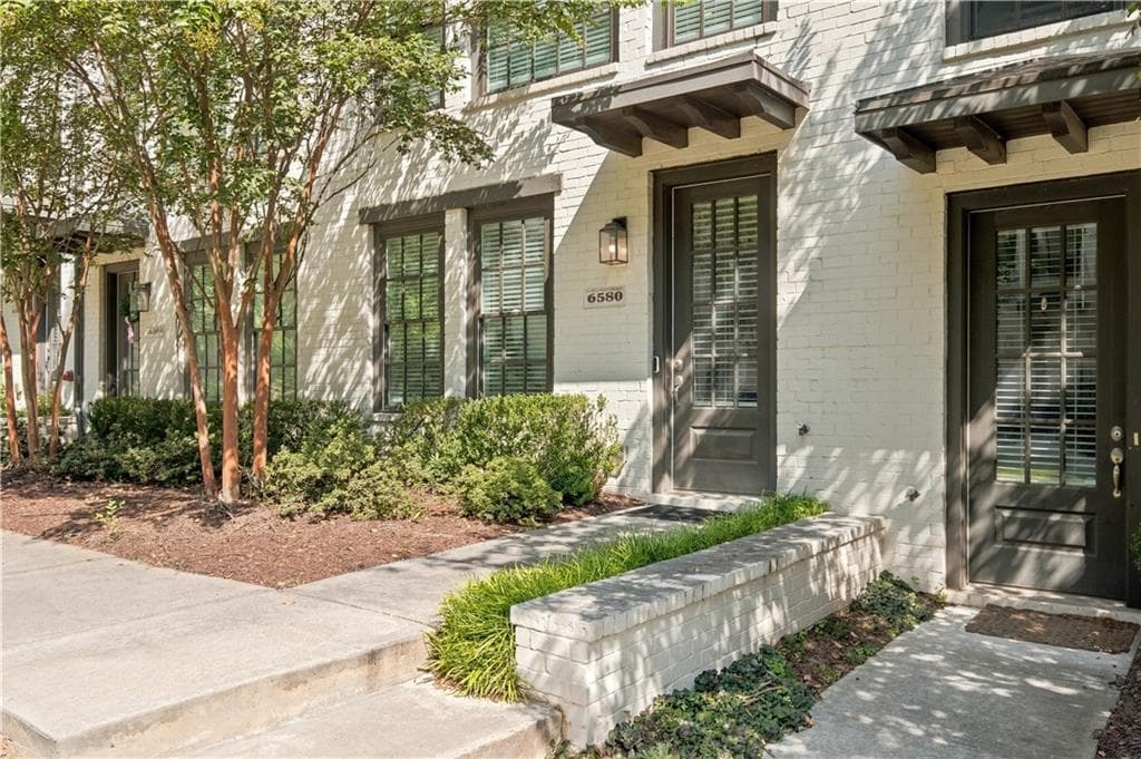 3 bedroom, 5 bathroom, 2,715 sq ft townhouse for sale at 6580 Aria Village Drive, Sandy Springs, GA 30328 — photo 6