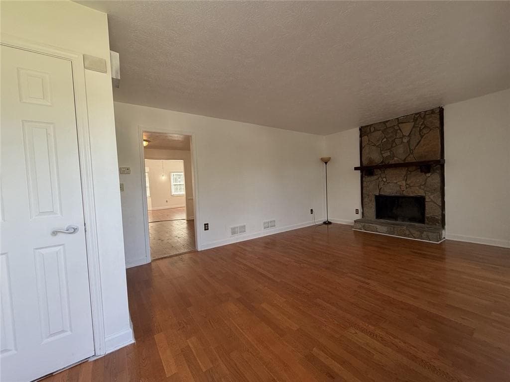 3 bedroom, 2 bathroom, 1,762 sq ft single family residence for rent at 2773 Bronco Trail, Duluth, GA 30096 for $2,200 a month — photo 2
