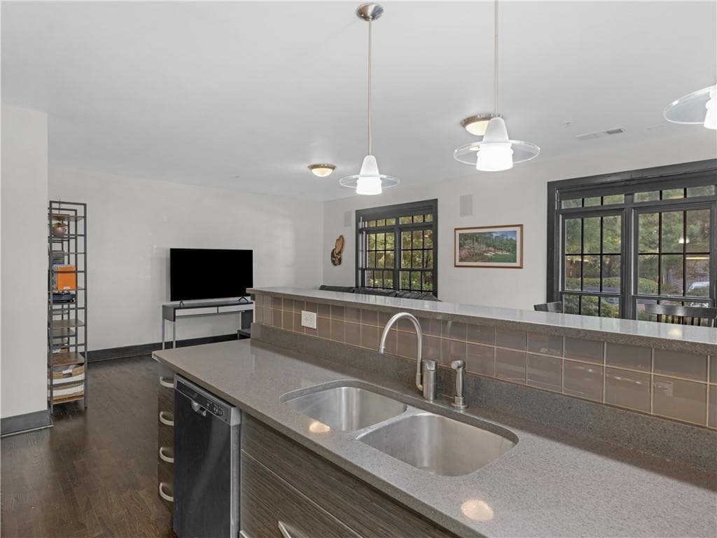 1 bedroom, 1 bathroom, 1,031 sq ft condominium under contract at 1300 Dekalb #711 Avenue, Atlanta, GA 30307 — photo 8