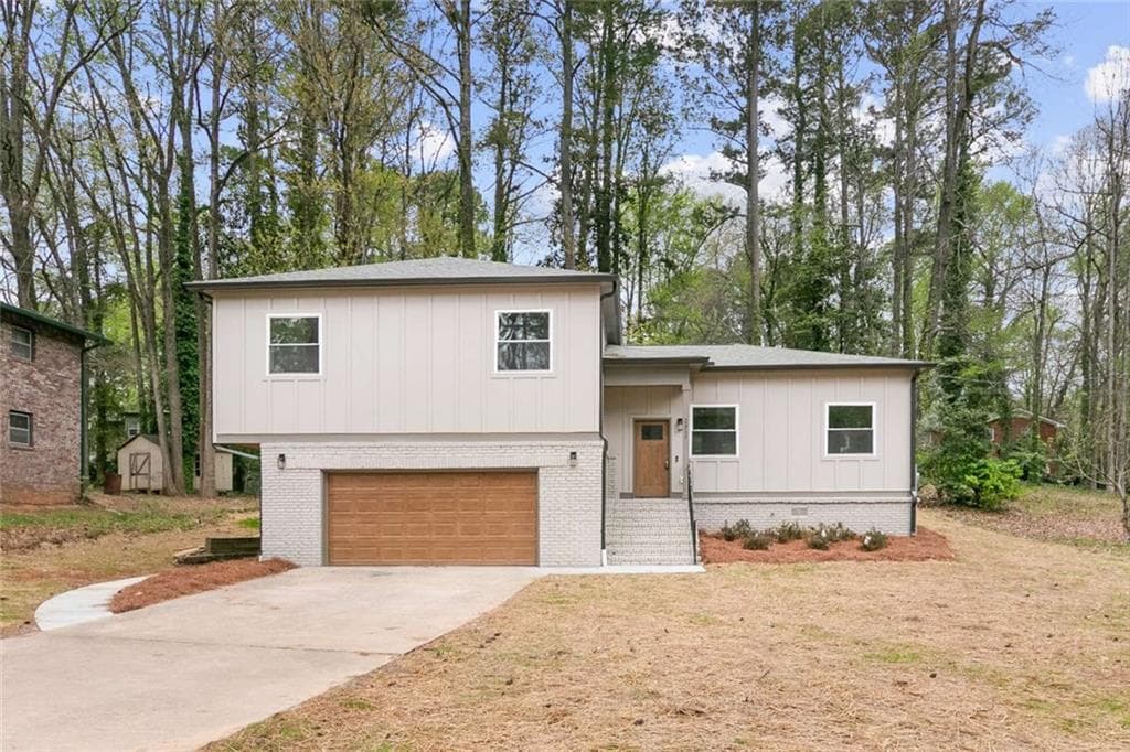 4 bedroom, 3 bathroom, 2,300 sq ft single family residence for sale at 2911 Pine Valley Circle, Atlanta, GA 30344 — photo 2