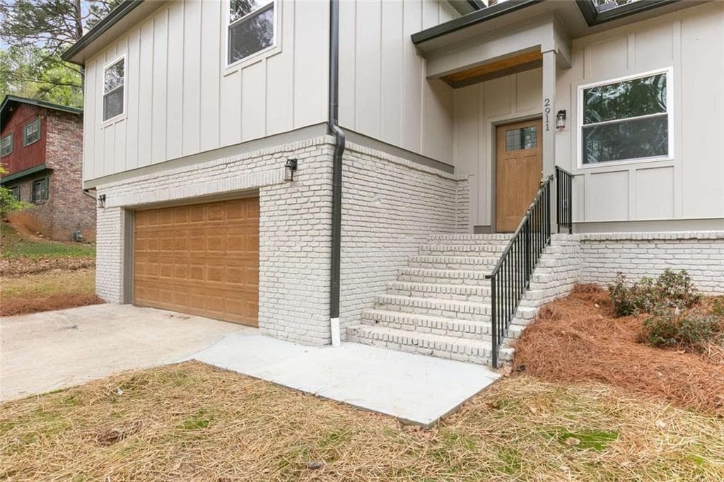4 bedroom, 3 bathroom, 2,300 sq ft single family residence for sale at 2911 Pine Valley Circle, Atlanta, GA 30344 — photo 3