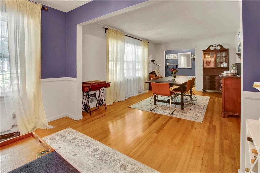 4 bedroom, 3 bathroom, 3,078 sq ft single family residence under contract at 4577 N Peachtree Road, Dunwoody, GA 30338 — photo 3