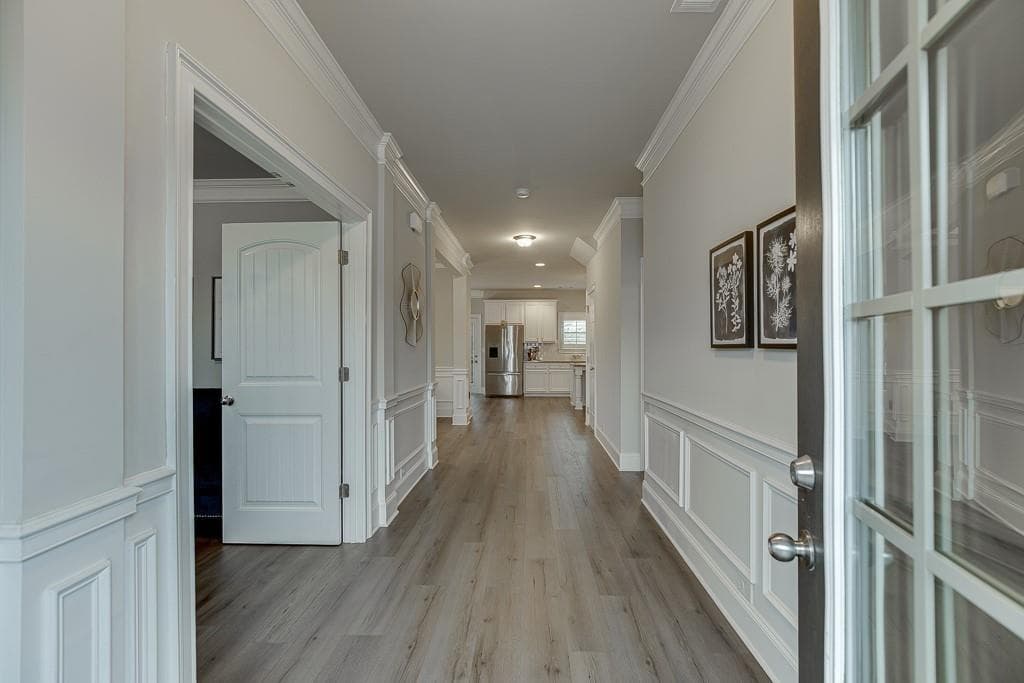 6 bedroom, 4 bathroom, 3,744 sq ft single family residence for sale at 914 Rainsong Court, Braselton, GA 30517 — photo 2