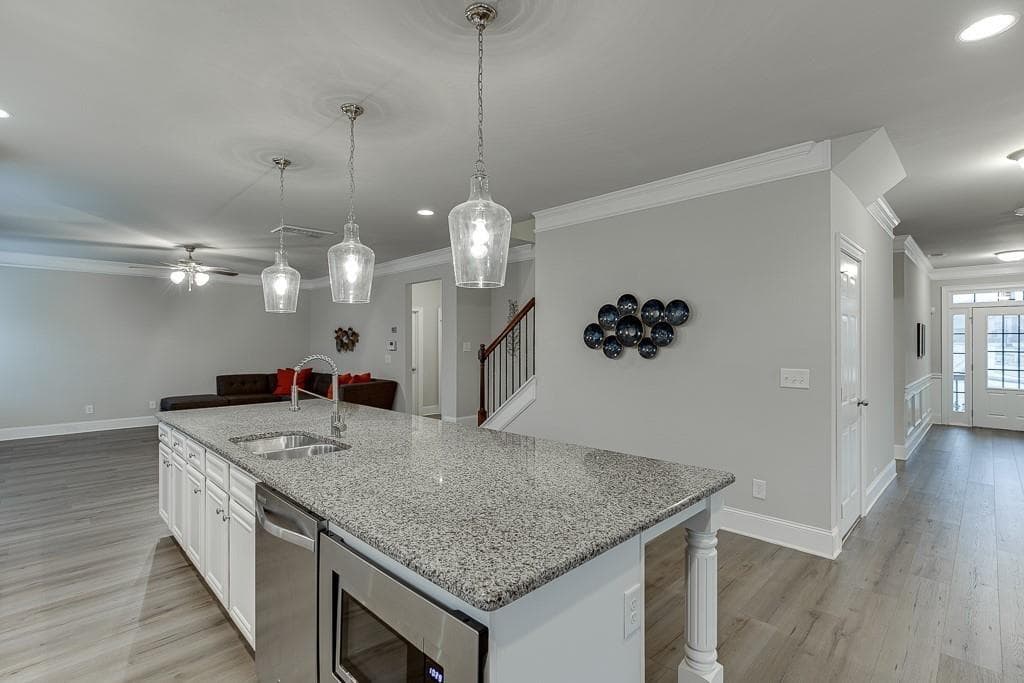 6 bedroom, 4 bathroom, 3,744 sq ft single family residence for sale at 914 Rainsong Court, Braselton, GA 30517 — photo 7
