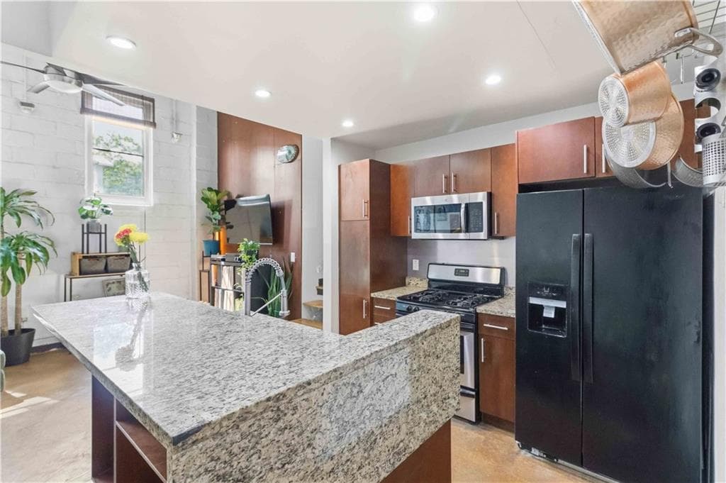 2 bedroom, 2 bathroom, 848 sq ft condominium for sale at 964 Dekalb Avenue 110, Atlanta, GA 30307 — photo 2