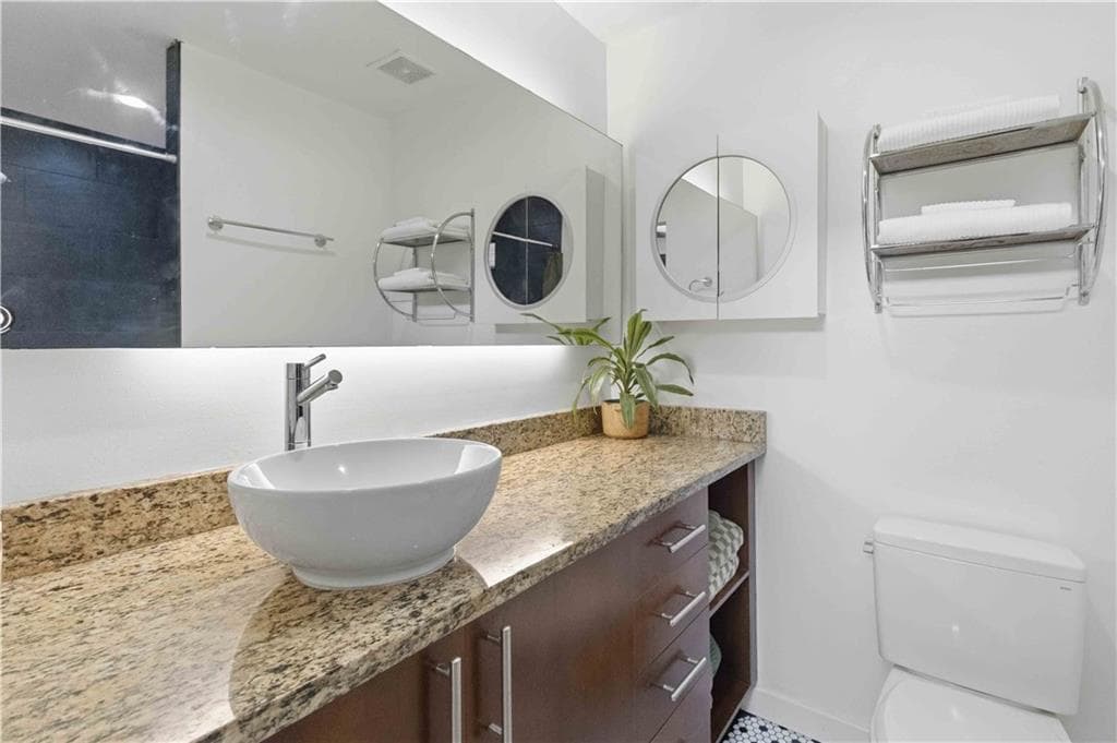 2 bedroom, 2 bathroom, 848 sq ft condominium for sale at 964 Dekalb Avenue 110, Atlanta, GA 30307 — photo 3