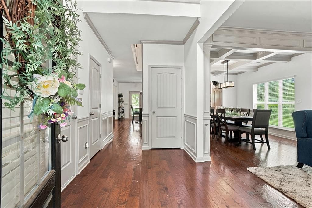 5 bedroom, 3 bathroom, 2,929 sq ft single family residence for sale at 3920 Hunters Walk Way, Cumming, GA 30028 — photo 3