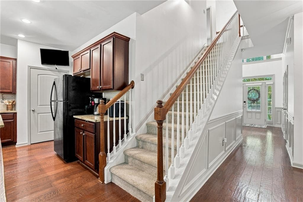5 bedroom, 3 bathroom, 2,929 sq ft single family residence for sale at 3920 Hunters Walk Way, Cumming, GA 30028 — photo 4