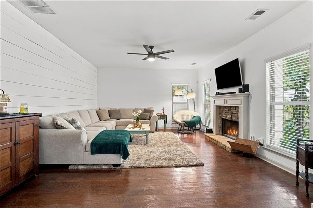 5 bedroom, 3 bathroom, 2,929 sq ft single family residence for sale at 3920 Hunters Walk Way, Cumming, GA 30028 — photo 9