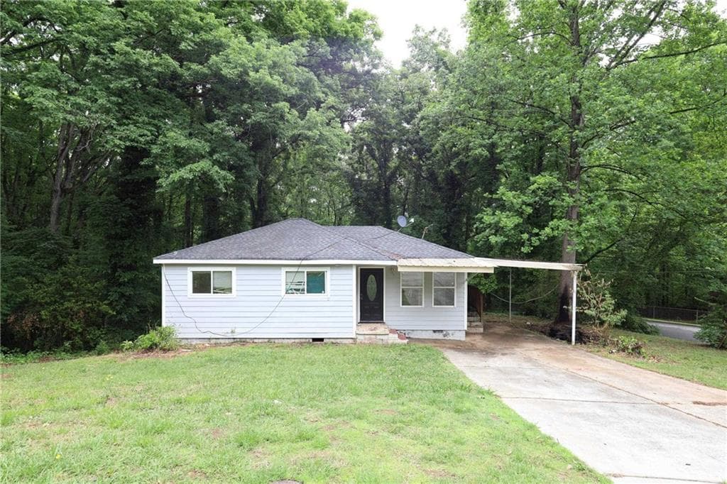 2 bedroom, 1 bathroom, 784 sq ft single family residence for sale at 6096 Blackhawk Trail, Mableton, GA 30126