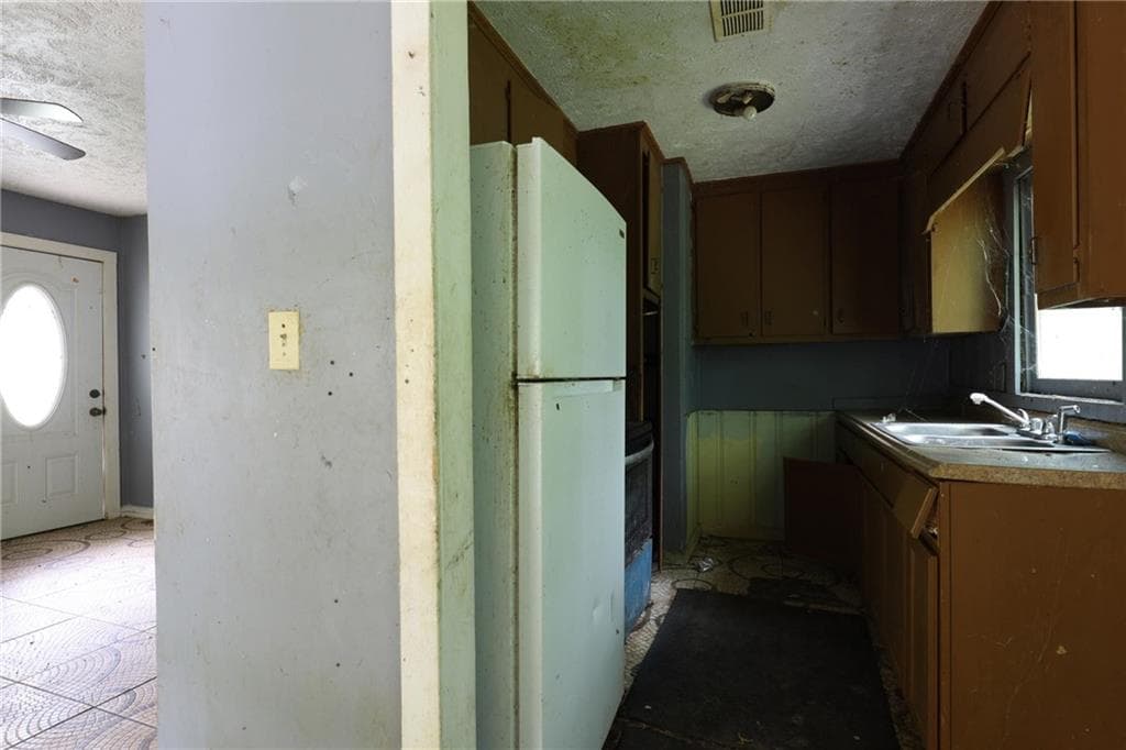 2 bedroom, 1 bathroom, 784 sq ft single family residence for sale at 6096 Blackhawk Trail, Mableton, GA 30126 — photo 3