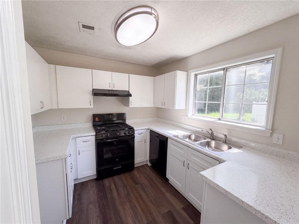 3 bedroom, 2 bathroom, 1,115 sq ft single family residence for sale at 1337 Parkside Club Drive, Lawrenceville, GA 30044 — photo 2