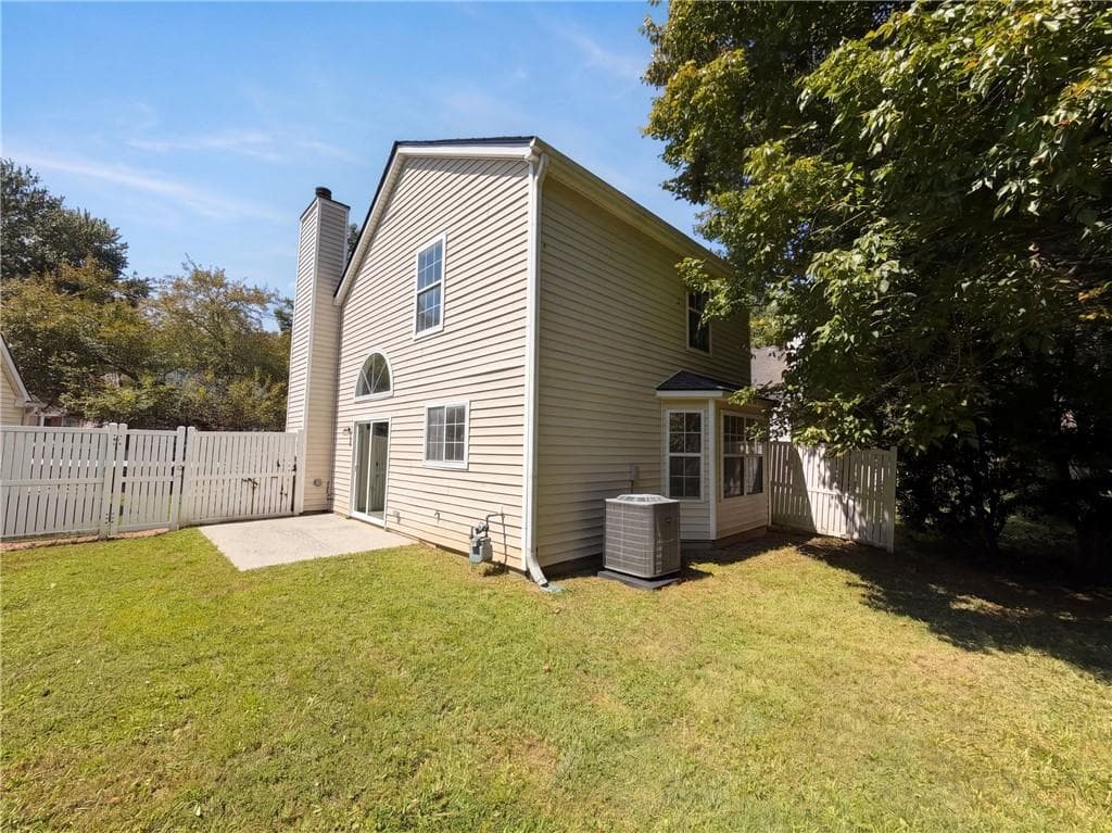 3 bedroom, 2 bathroom, 1,115 sq ft single family residence for sale at 1337 Parkside Club Drive, Lawrenceville, GA 30044 — photo 5