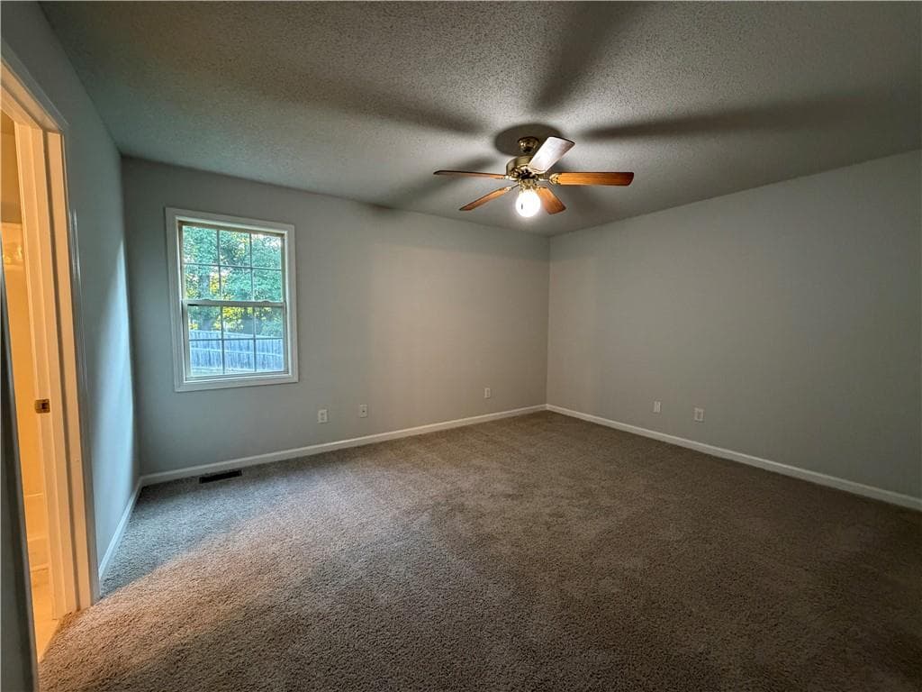3 bedroom, 2 bathroom, 1,805 sq ft single family residence under contract at 100 Betty Lane, Carrollton, GA 30116 — photo 4
