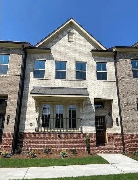 3 bedroom, 4 bathroom, 2,300 sq ft townhouse for rent at 369 Commons Avenue, Woodstock, GA 30188 for $3,030 a month
