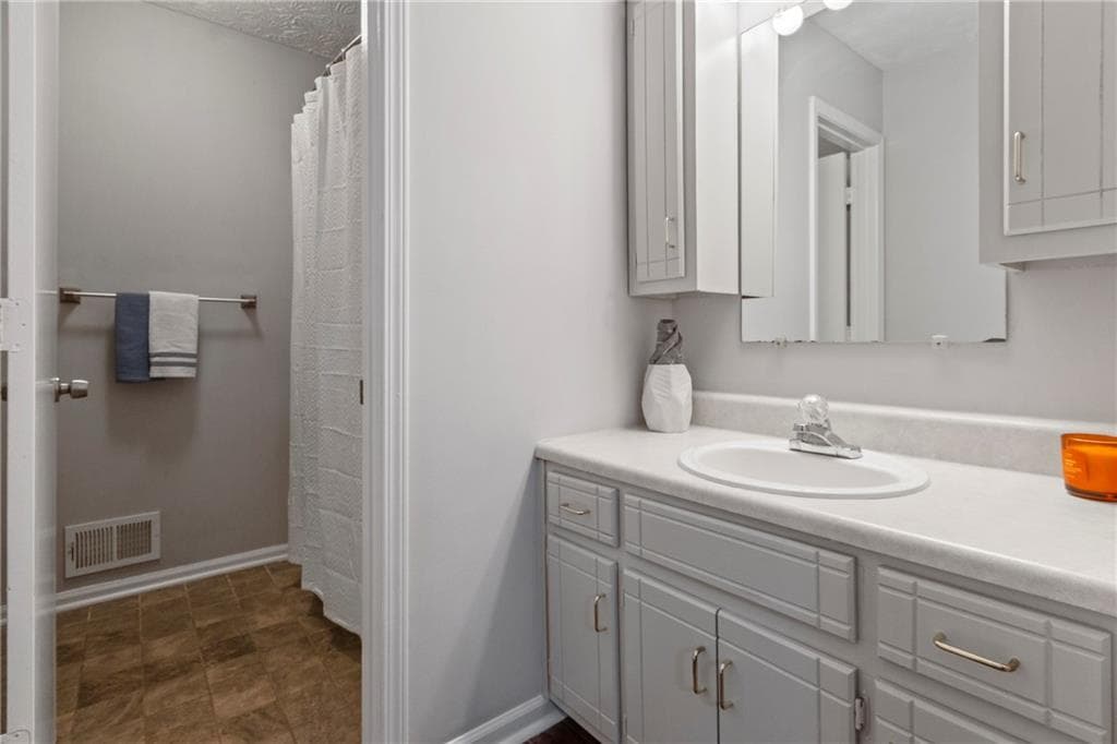 3 bedroom, 2 bathroom, 2,032 sq ft single family residence for sale at 5792 Stonehaven Drive, Kennesaw, GA 30152 — photo 10