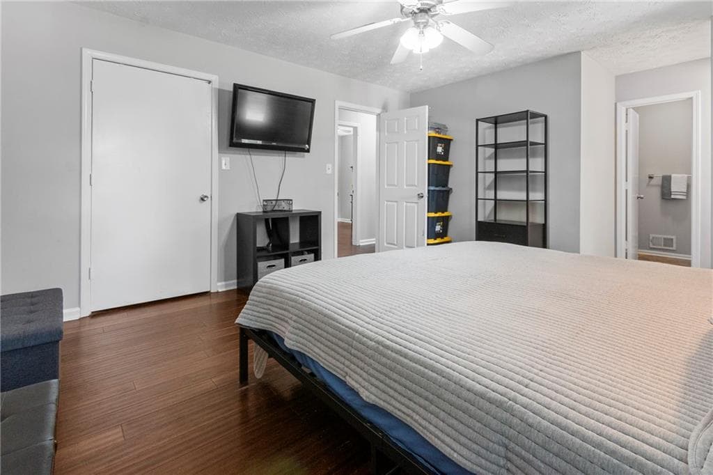 3 bedroom, 2 bathroom, 2,032 sq ft single family residence for sale at 5792 Stonehaven Drive, Kennesaw, GA 30152 — photo 9