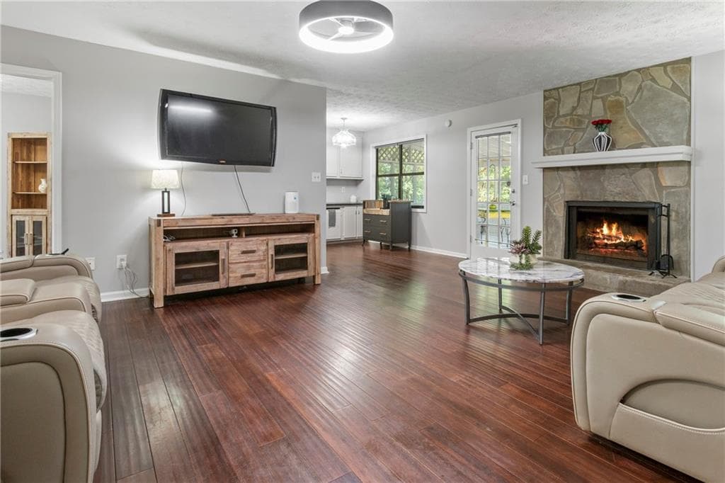3 bedroom, 2 bathroom, 2,032 sq ft single family residence for sale at 5792 Stonehaven Drive, Kennesaw, GA 30152 — photo 4
