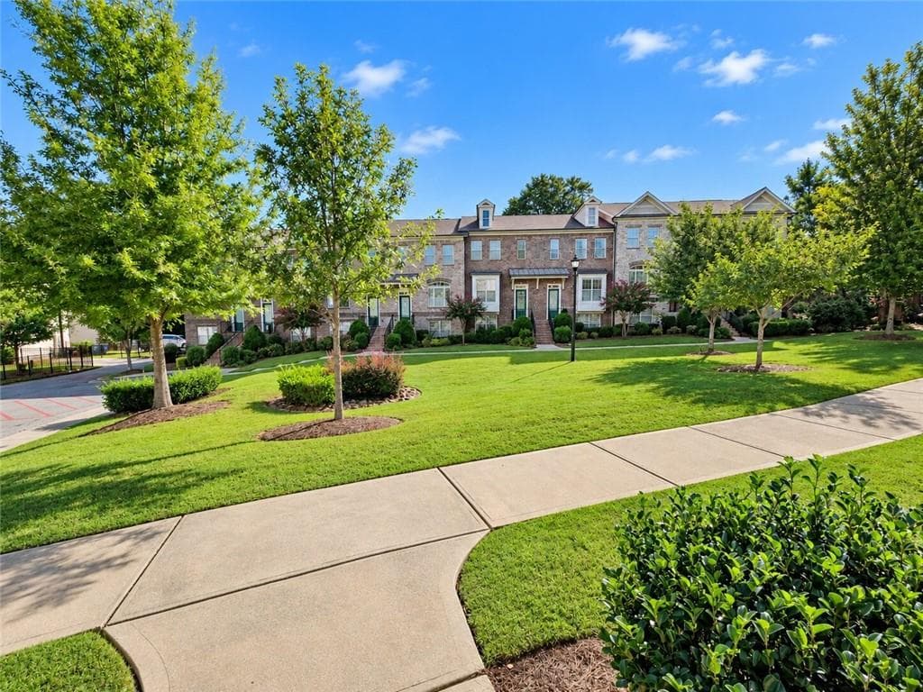 3 bedroom, 4 bathroom, 2,145 sq ft townhouse for sale at 2982 Hartford Mill Place, Duluth, GA 30097 — photo 2