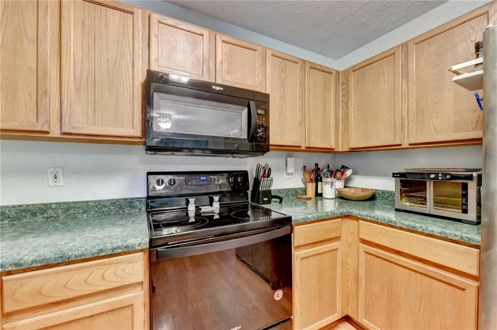 3 bedroom, 2 bathroom, 1,196 sq ft single family residence for sale at 16 River Oak Court, Dawsonville, GA 30534 — photo 4