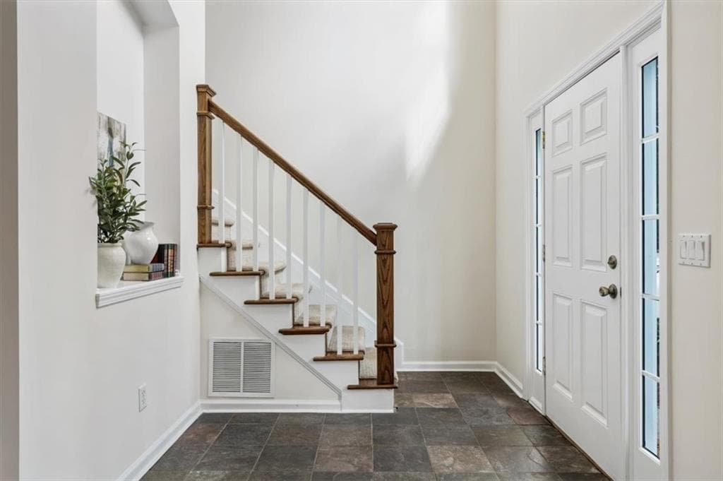 4 bedroom, 3 bathroom, 2,446 sq ft single family residence under contract at 140 Ashbrook Lane, Roswell, GA 30075 — photo 9