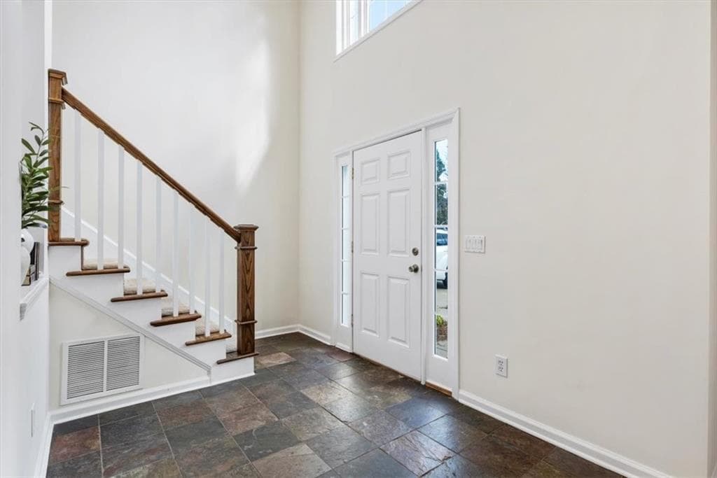4 bedroom, 3 bathroom, 2,446 sq ft single family residence under contract at 140 Ashbrook Lane, Roswell, GA 30075 — photo 10