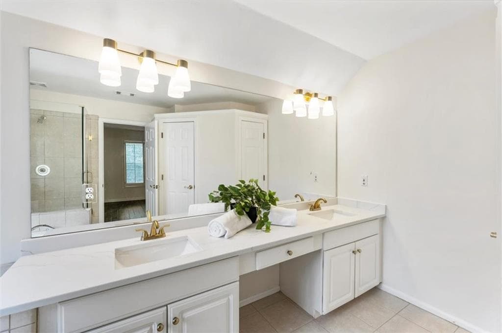 4 bedroom, 3 bathroom, 2,446 sq ft single family residence under contract at 140 Ashbrook Lane, Roswell, GA 30075 — photo 5