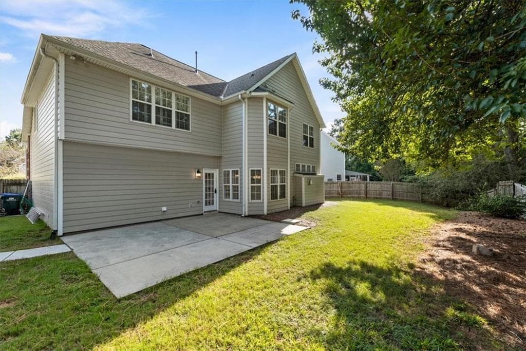 4 bedroom, 3 bathroom, 2,446 sq ft single family residence under contract at 140 Ashbrook Lane, Roswell, GA 30075 — photo 6