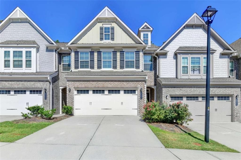 3 bedroom, 3 bathroom, 1,888 sq ft townhouse for sale at 1930 Lanier Harbor, Buford, GA 30518 — photo 2