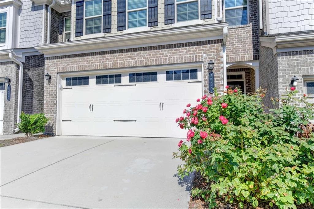 3 bedroom, 3 bathroom, 1,888 sq ft townhouse for sale at 1930 Lanier Harbor, Buford, GA 30518 — photo 3
