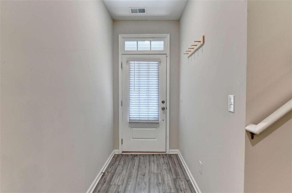 3 bedroom, 3 bathroom, 1,888 sq ft townhouse for sale at 1930 Lanier Harbor, Buford, GA 30518 — photo 4