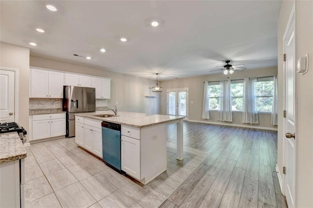 3 bedroom, 3 bathroom, 1,888 sq ft townhouse for sale at 1930 Lanier Harbor, Buford, GA 30518 — photo 5